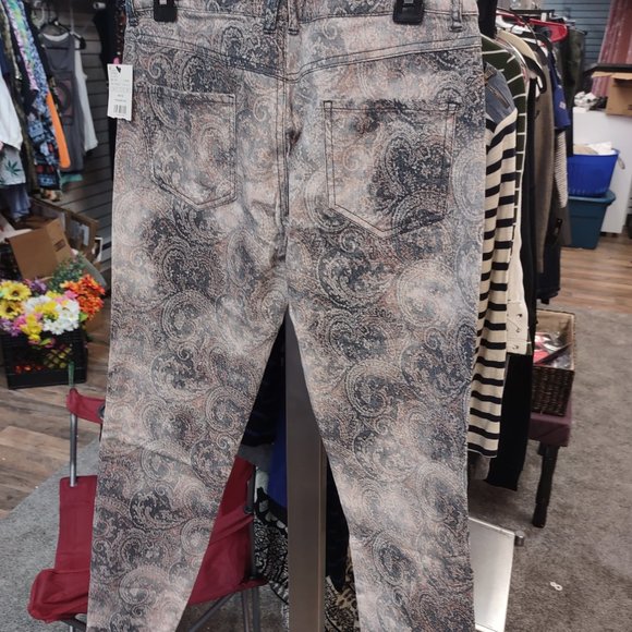 Very nice - Grey and pink paisley jeans from MNG size 6 - NWT - Picture 4 of 4